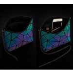 Glow Prizma crossbody táska fém láncpánttal