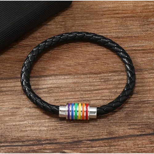 Pride fonott bőr karkötő – szivárványszínű nemesacél díszgyűrűvel