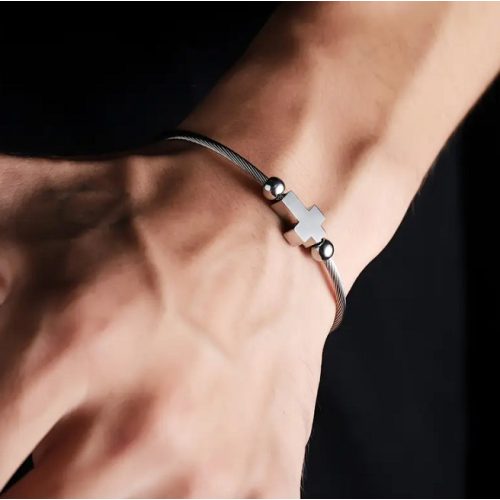 Nemesacél karkötő kereszt dísszel 