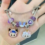 Labubu charm karkötő figurás medálokkal – lila árnyalatok