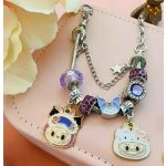 Labubu charm karkötő figurás medálokkal – lila árnyalatok