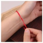 Piros védelmező karkötő üzenetkártyával - kabbala karkötő