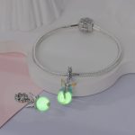 Ezüst charm fluoreszkáló tündérrel – Világító Tündérálom