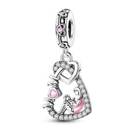   Ezüst szív függő charm MOM felirattal és anya–gyermek figurával – Örök kötelék