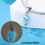 Ezüst charm fluoreszkáló tengeri csikóval