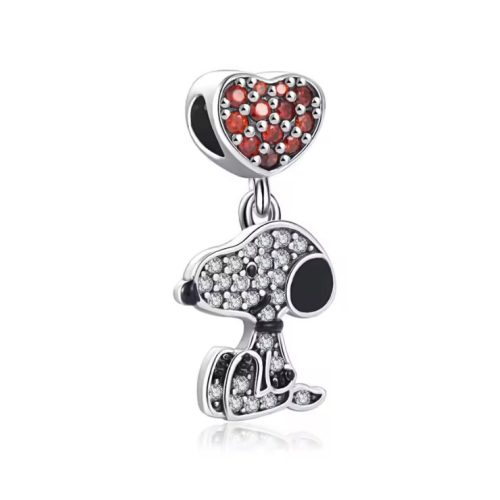 Ezüst Snoopy charm piros szívvel és cirkónia kövekkel