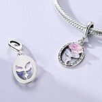Ezüst függő charm világító rózsával, ovális keretben – Glow Rose