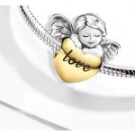 Ezüst angyal szív charm arany színű szívvel és „Love” felirattal – Angyali oltalom