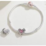 2026 ballagási szív charm rózsaszín színben diploma sapkával – ezüst