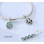 Ezüst négylevelű lóhere függő charm zöld kövekkel – Lucky