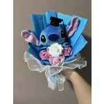 Stitch ballagási plüss csokor rózsaszín-fehér virágokkal – ajándékcsokor