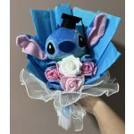Stitch ballagási plüss csokor rózsaszín-fehér virágokkal – ajándékcsokor