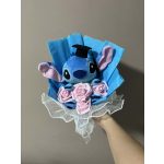 Stitch ballagási plüss csokor rózsaszín rózsákkal – ajándékcsokor