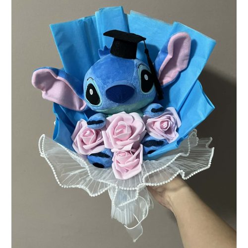 Stitch ballagási plüss csokor rózsaszín rózsákkal – ajándékcsokor