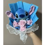 Stitch ballagási plüss csokor rózsaszín rózsákkal – ajándékcsokor