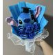 Stitch ballagási plüss csokor sötétkék rózsákkal – ajándékcsokor