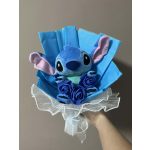 Stitch ballagási plüss csokor sötétkék rózsákkal – ajándékcsokor