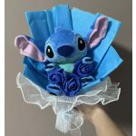 Stitch ballagási plüss csokor sötétkék rózsákkal – ajándékcsokor