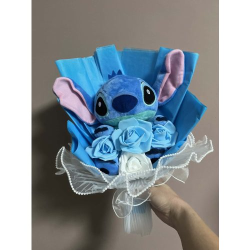 Stitch ballagási plüss csokor világoskék-fehér rózsákkal – ajándékcsokor