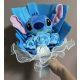 Stitch ballagási plüss csokor világoskék-fehér rózsákkal – ajándékcsokor