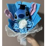 Stitch ballagási plüss csokor világoskék-fehér rózsákkal – ajándékcsokor