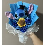Stitch ballagási plüss csokor napraforgóval és sötétkék rózsákkal – ajándékcsokor