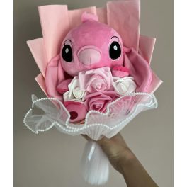   Stitch Angel ballagási plüss csokor – pasztell rózsaszín, rózsaszín-fehér rózsákkal