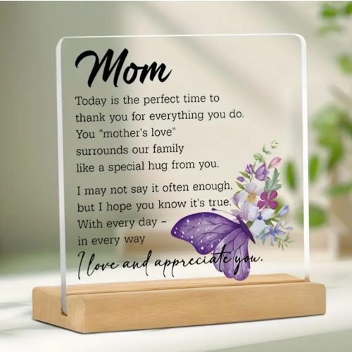 „Mom – Special Hug” akril dísz anyukáknak fából készült talppal
