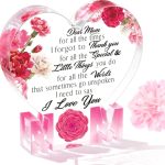 „Dear Mom” – Virágos szív alakú akril dísz pink talppal