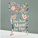 „The Best Mom in the World” – Virágos akril dísz anya és gyermek sziluettel
