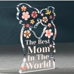 „The Best Mom in the World” – Virágos akril dísz anya és gyermek sziluettel
