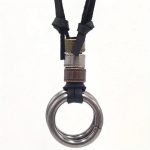 Férfi bőr nyaklánc dupla gyűrűs medállal